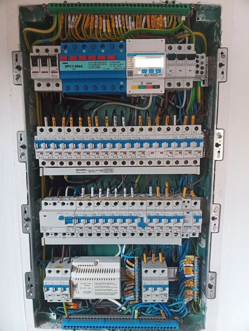 Práce v portfoliu - Montáž a vyzbrojení rozvaděče - fotografie 3