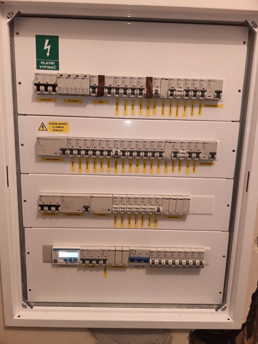 Práce v portfoliu - Montáž a vyzbrojení rozvaděče - fotografie 2