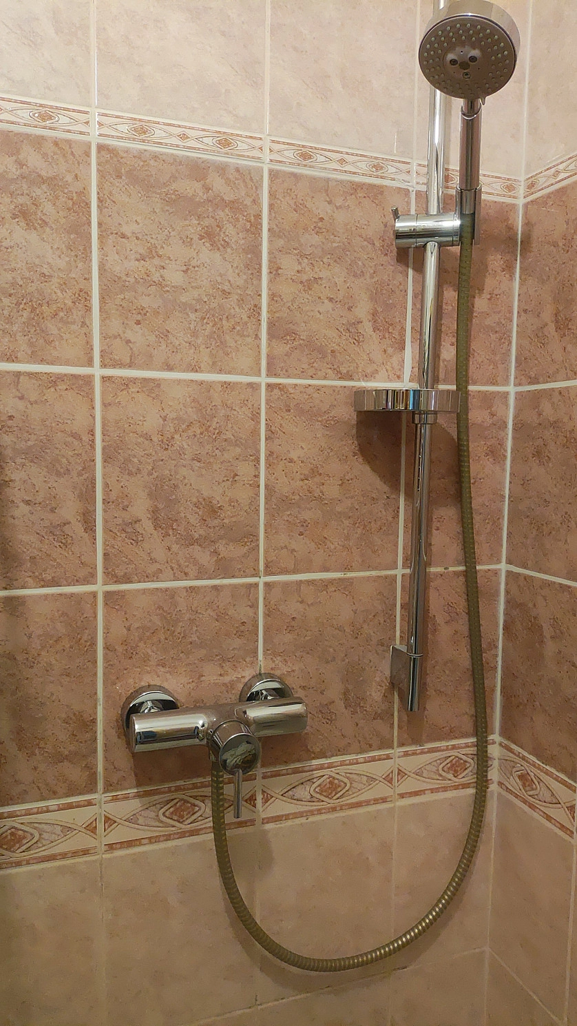 Práce v portfoliu - Замена смесителя, сифона в душевой кабине - fotografie 2