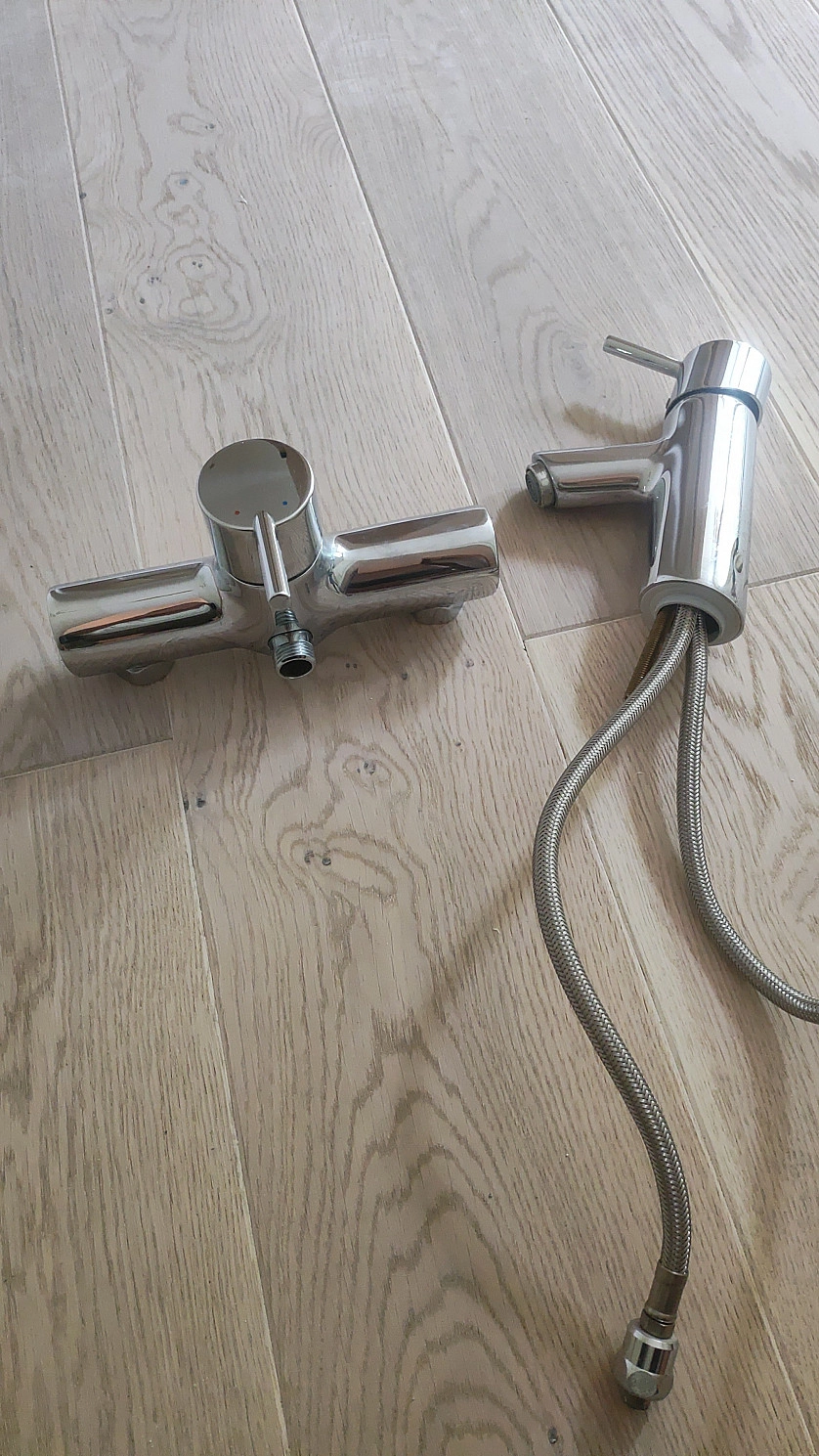 Práce v portfoliu - Замена смесителя, сифона в душевой кабине - fotografie 3