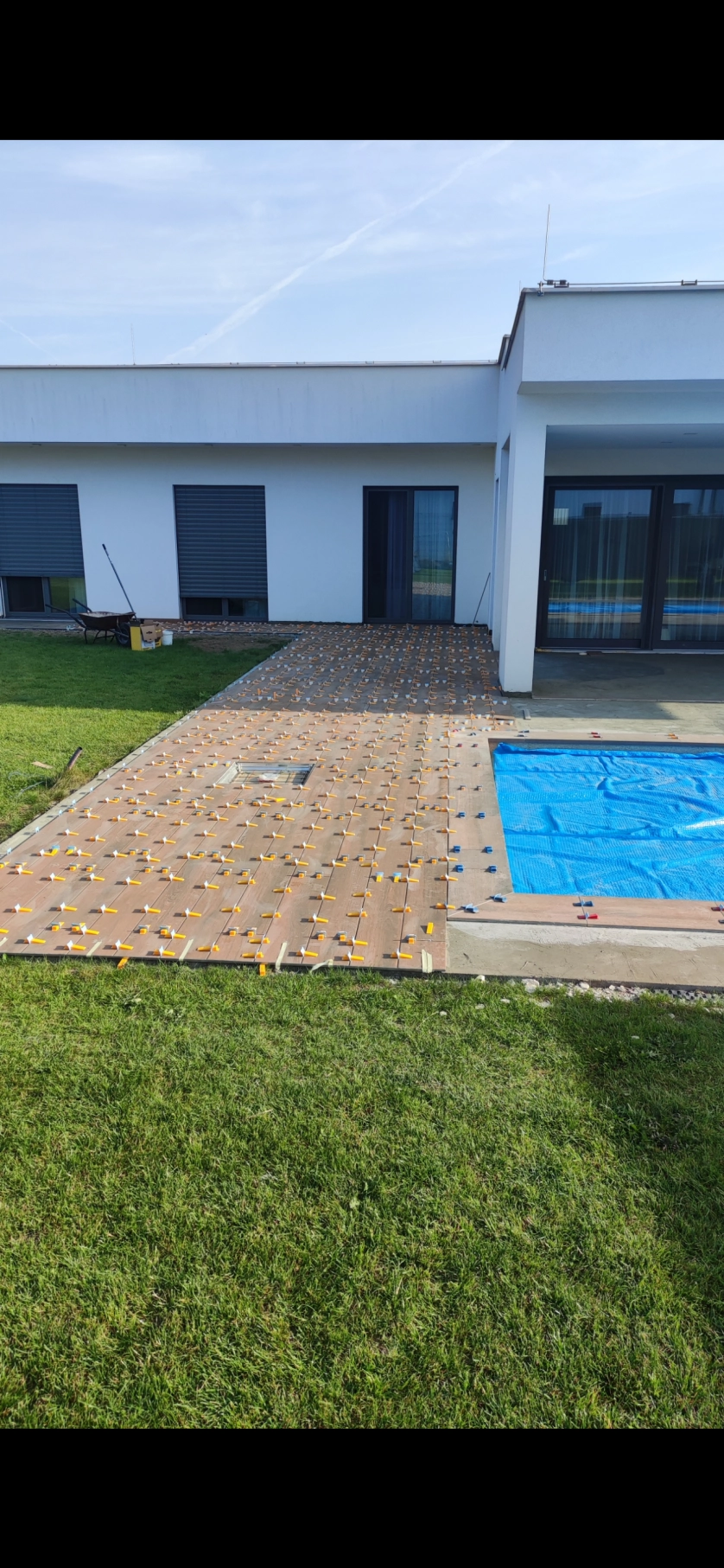 Práce v portfoliu - Obkladačské práce kolem bazénu - fotografie 5