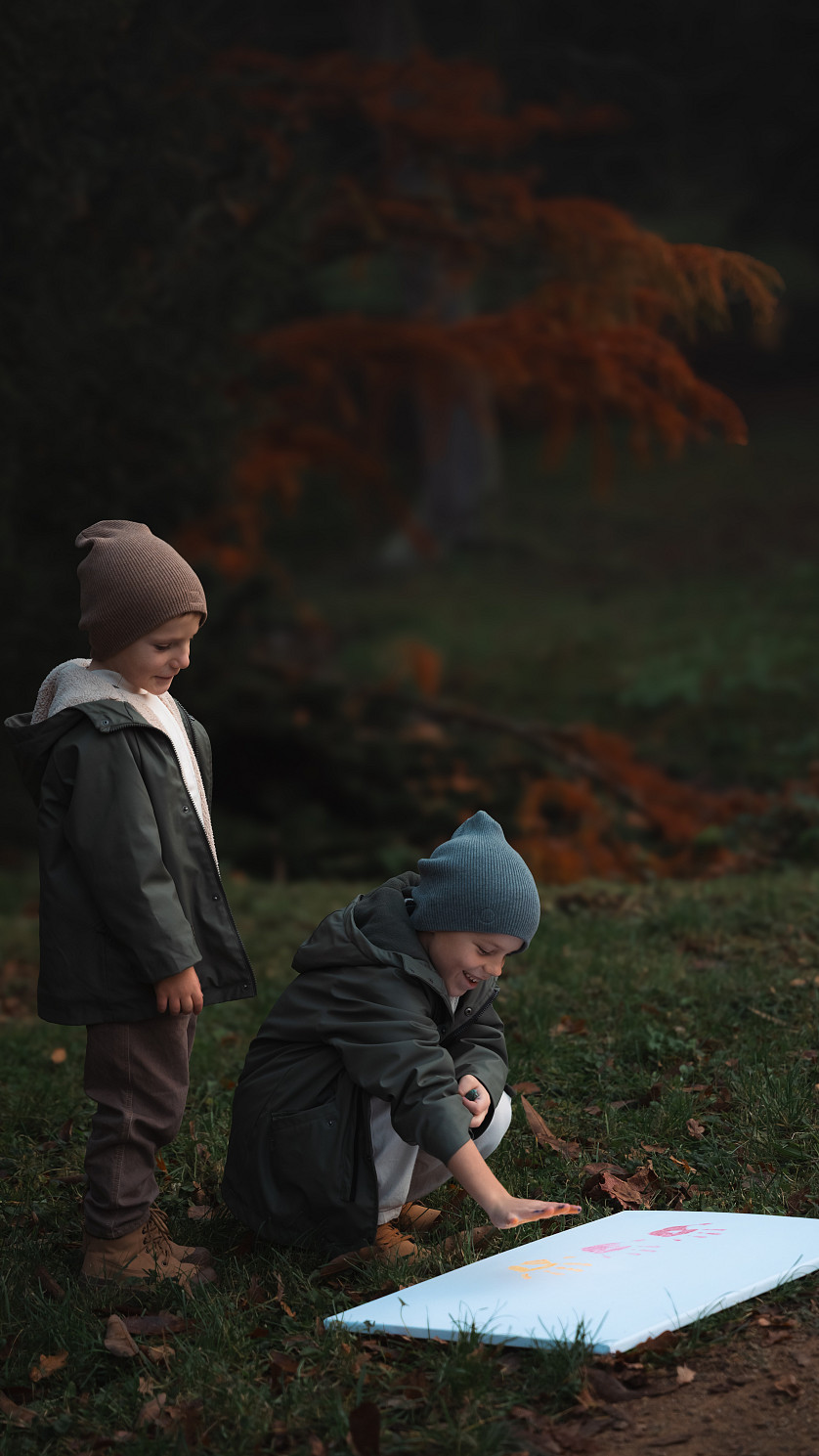 Family interactive shooting in the garden in Prague изображение 6