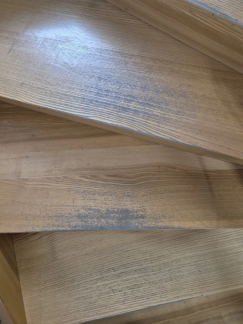 Práce v portfoliu - Lakování nábytku