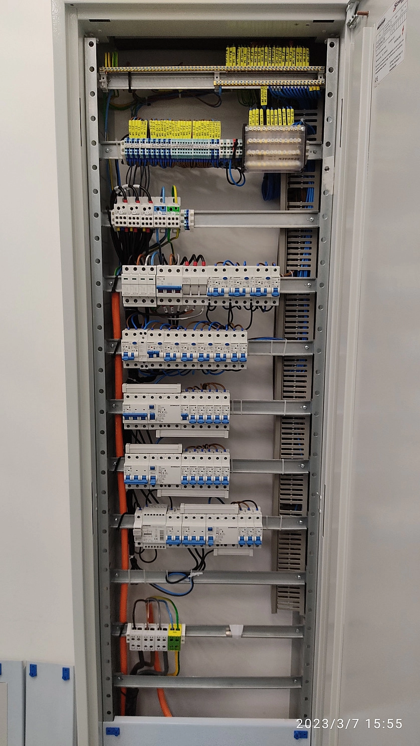 Práce v portfoliu - Установка, сборка, подключение щитов и шкафов