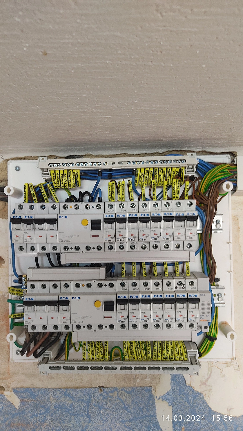 Práce v portfoliu - Установка, сборка, подключение щитов и шкафов - fotografie 6