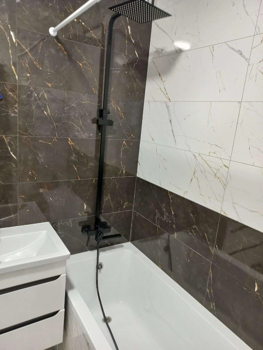 Práce v portfoliu - oblozeni koupelni - fotografie 4