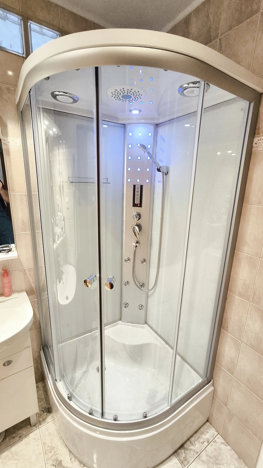 Práce v portfoliu - montáž sprchového boxu - fotografie 2