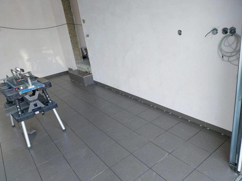 Práce v portfoliu - Dlažby ve garage - fotografie 6