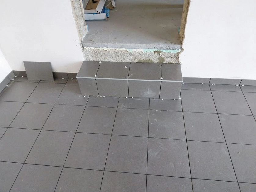 Práce v portfoliu - Dlažby ve garage - fotografie 5