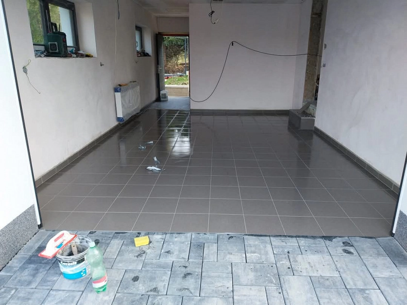 Práce v portfoliu - Dlažby ve garage