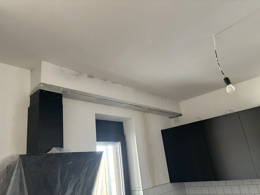 Práce v portfoliu - Kyslík pod odvetrani digestoře - fotografie 4