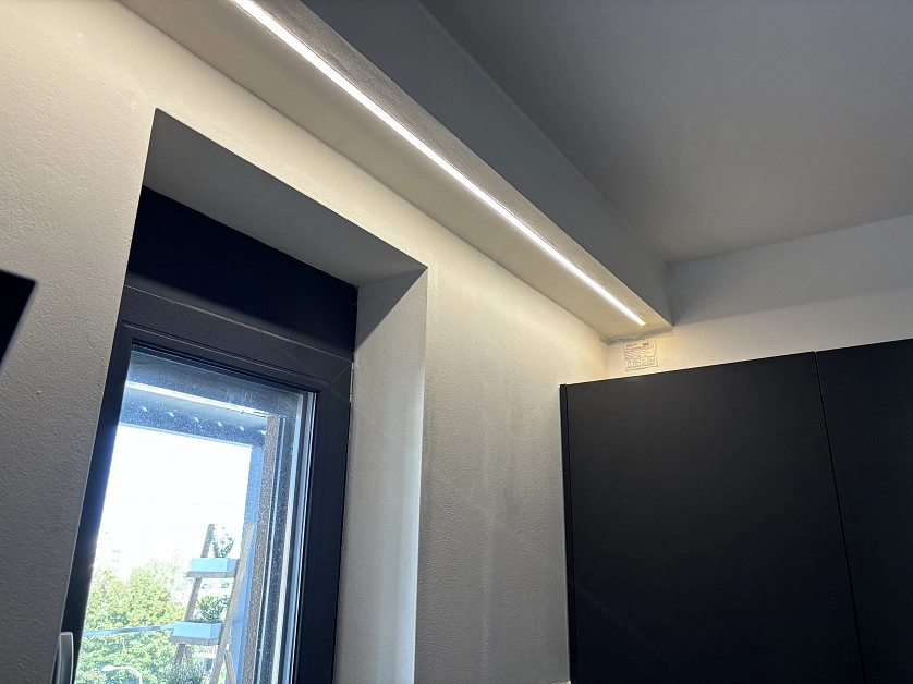 Práce v portfoliu - Kyslík pod odvetrani digestoře - fotografie 5