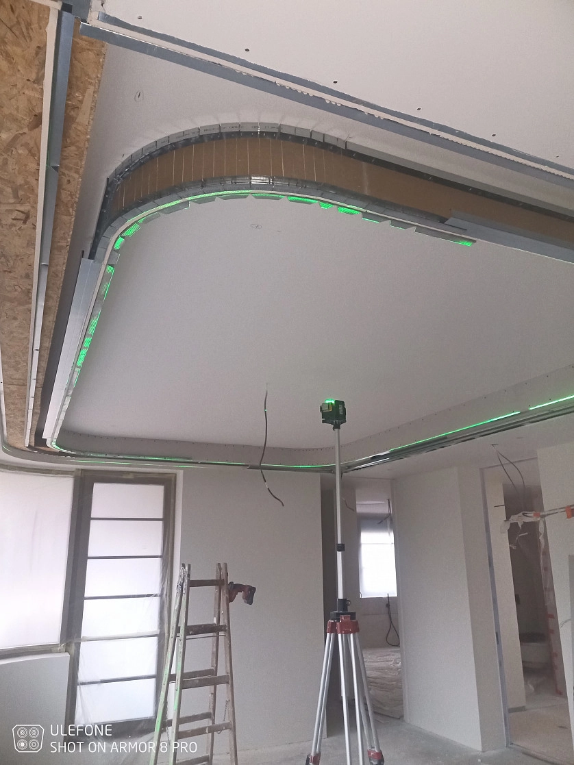 Práce v portfoliu - Montáž sádrokartonu a vytvoření rampy pro led podsvícení