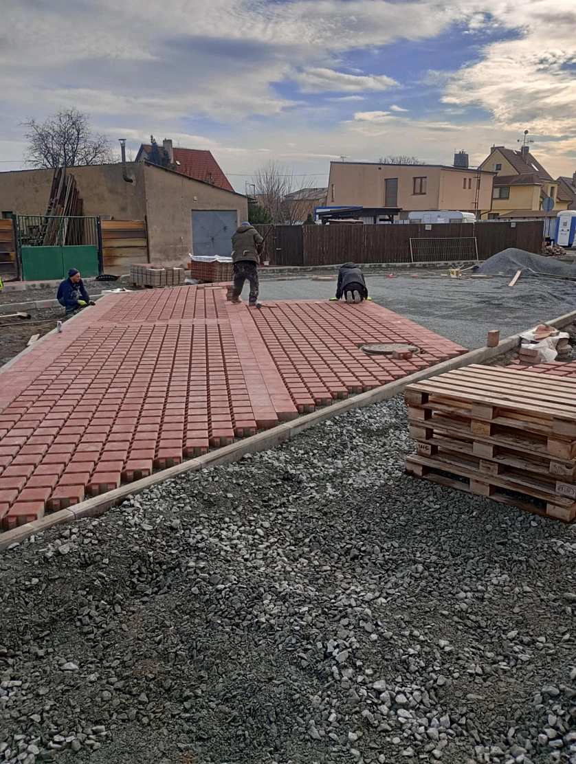 Práce v portfoliu - Pokládka zámkové dlazby