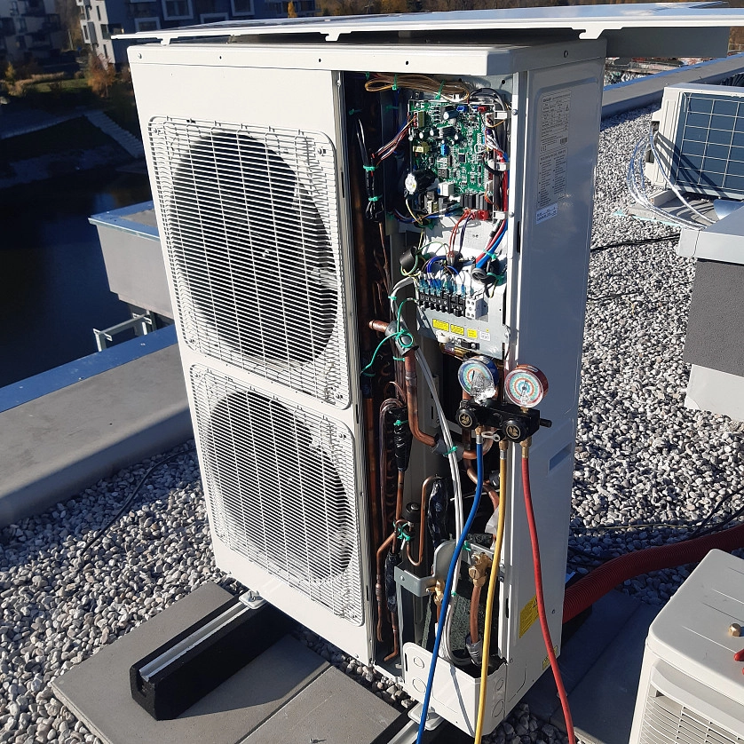 Práce v portfoliu - oprava klimatizace