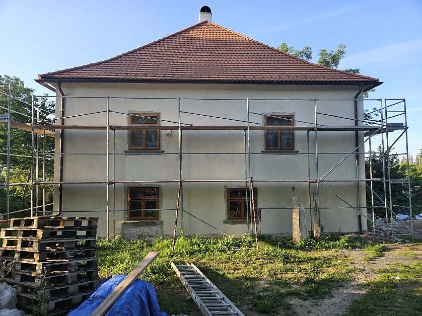 Práce v portfoliu - Fasáda + štukatérské práce