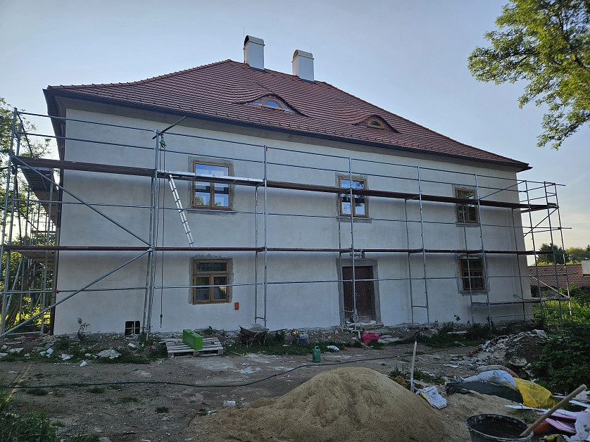 Práce v portfoliu - Fasáda + štukatérské práce - fotografie 2