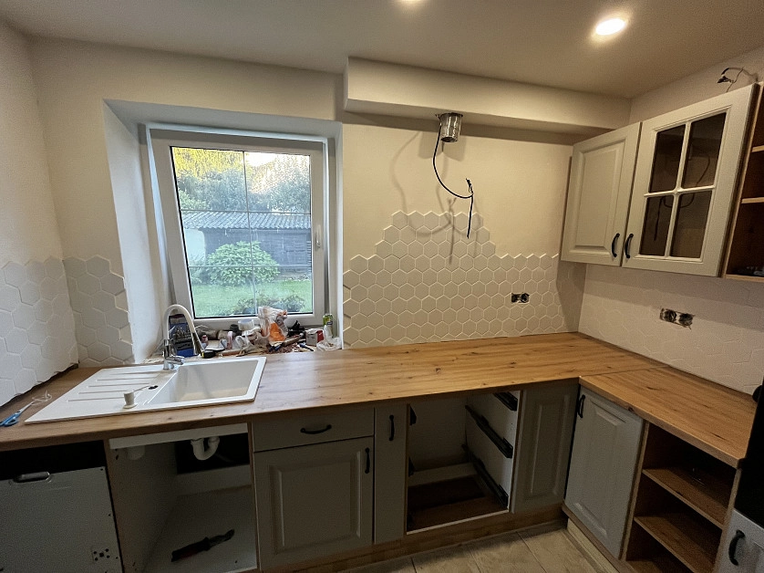 Práce v portfoliu - Instalce kuchyňské linky - fotografie 4