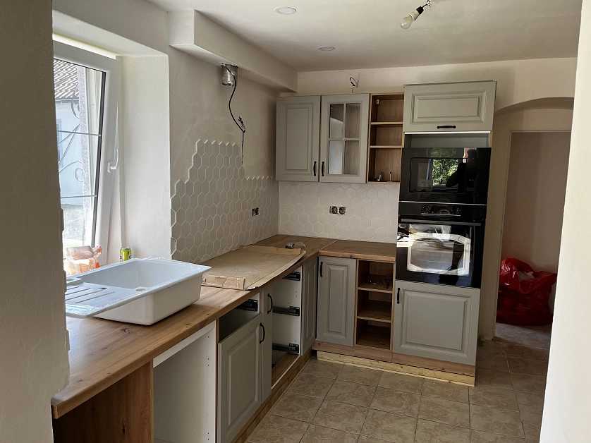 Práce v portfoliu - Instalce kuchyňské linky - fotografie 3