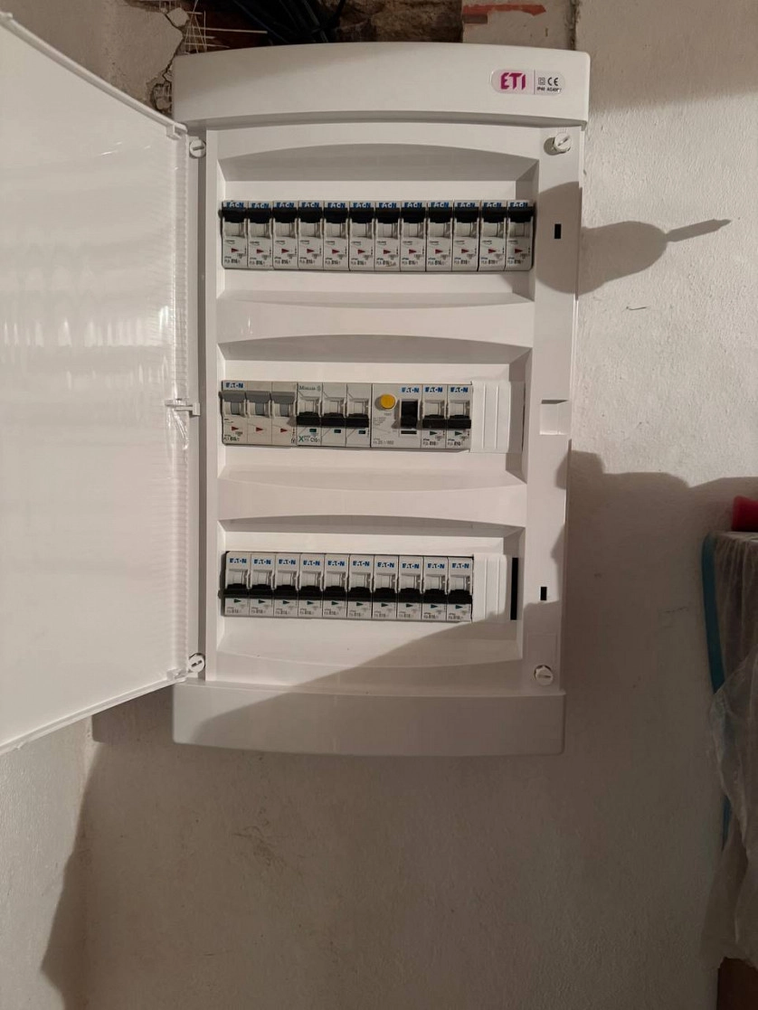Работа портфолио - Předělání rozvaděče tak jak to má být - фото 2