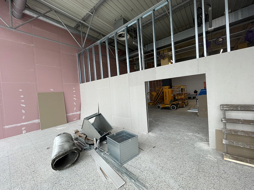 Práce v portfoliu - Výstavba prodejny Alza Čakovice - fotografie 3