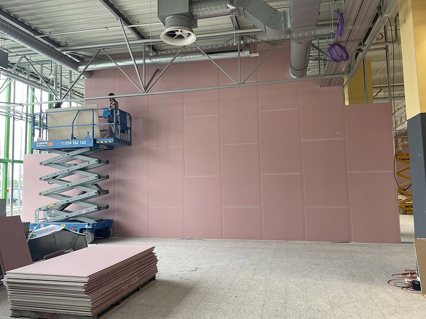 Práce v portfoliu - Výstavba prodejny Alza Čakovice - fotografie 2