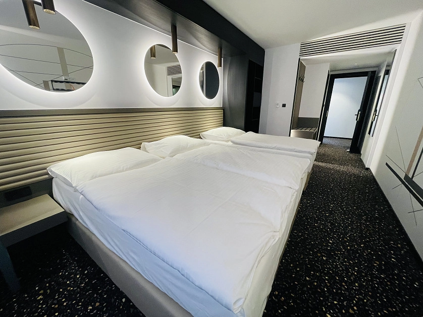 Práce v portfoliu - Rekonstrukce Hotelu EA Hotel Embassy - fotografie 2