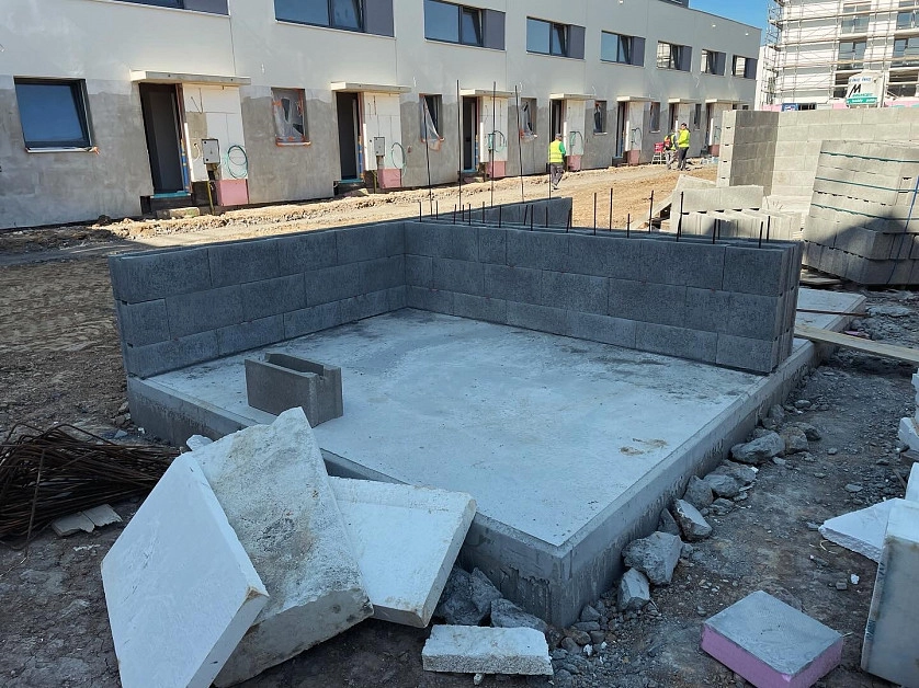 Práce v portfoliu - Vyzdívky zahradních domků Ďáblice - fotografie 3