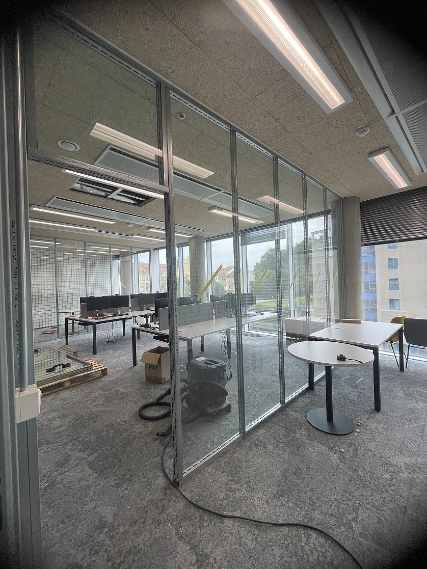 Práce v portfoliu - Skleněné příčky Green Point - fotografie 5