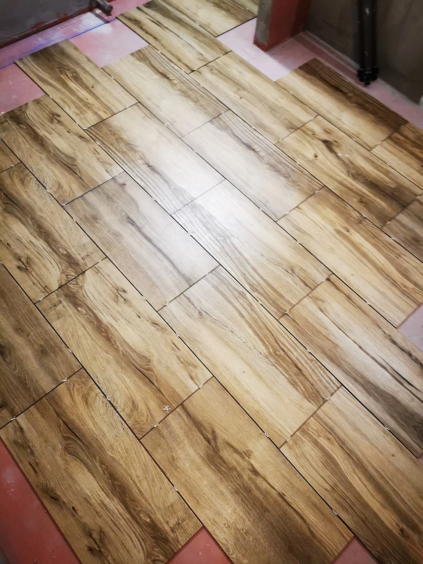 Práce v portfoliu - Obklady stěna+podlaha - fotografie 3