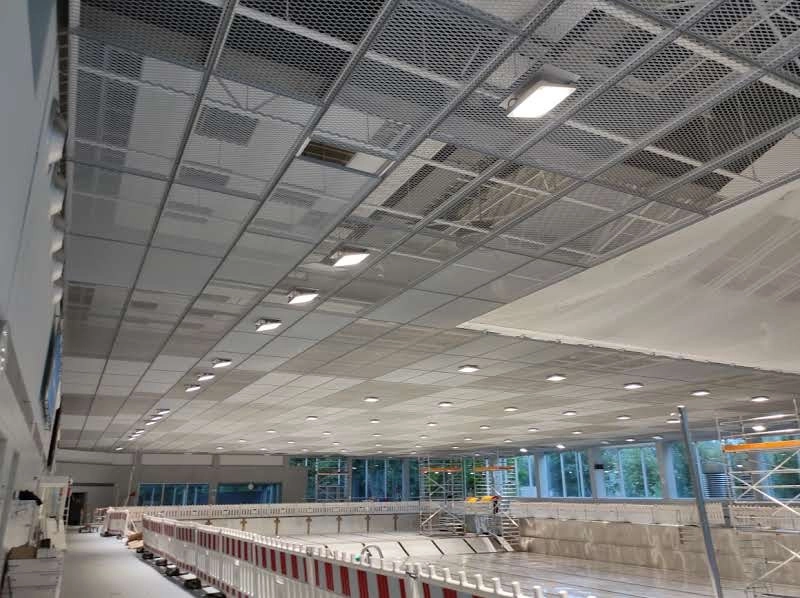 Práce v portfoliu - Výměna osvětlení v obchodním dome a v bazénu. - fotografie 6