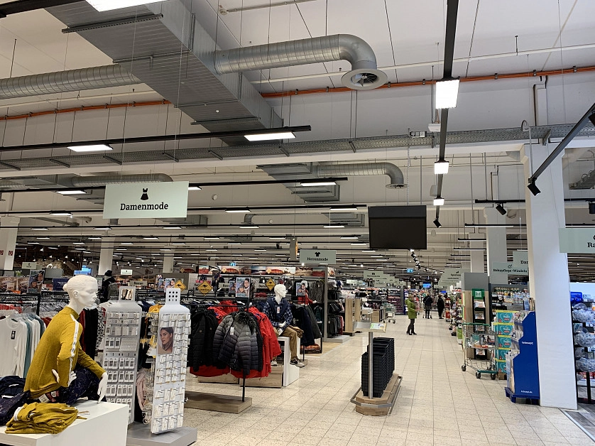 Práce v portfoliu - Výměna osvětlení v obchodním dome a v bazénu. - fotografie 2