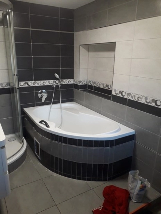 Práce v portfoliu - Rekonstrukce koupelen a fasád - fotografie 4