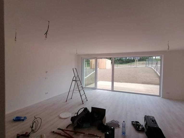 Práce v portfoliu - Malování novostavby RD - fotografie 3