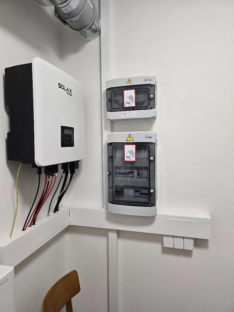 Práce v portfoliu - Servisní kontrola FVE na obecním objektu - fotografie 2