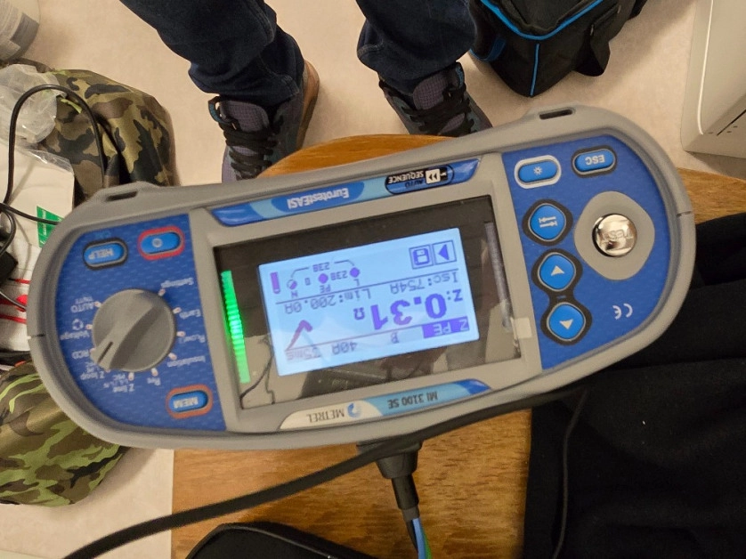 Práce v portfoliu - Servisní kontrola FVE na obecním objektu - fotografie 3