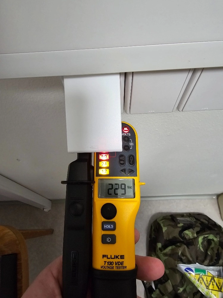 Práce v portfoliu - Servisní kontrola FVE na obecním objektu - fotografie 4