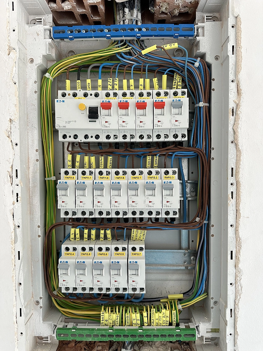 Práce v portfoliu - Montáž rozvaděče - fotografie 2