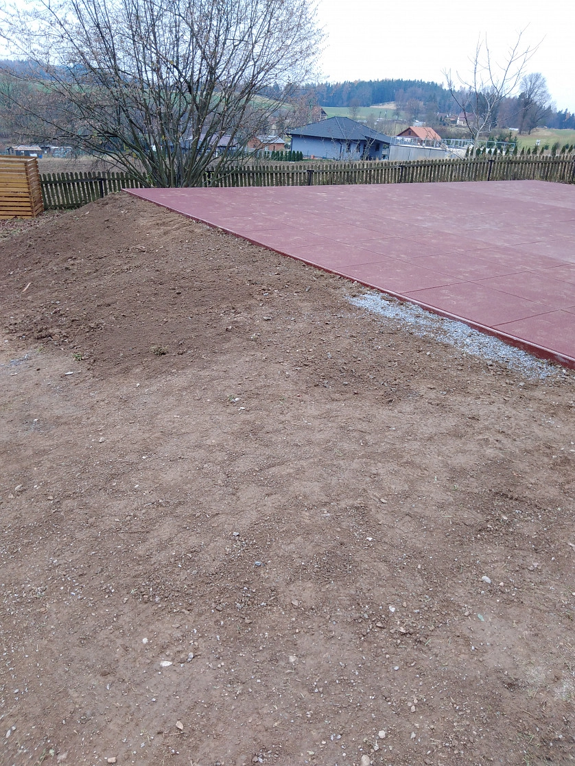 Práce v portfoliu - Pokládka gumové dlažby - fotografie 4