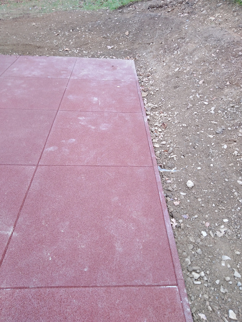 Práce v portfoliu - Pokládka gumové dlažby - fotografie 5