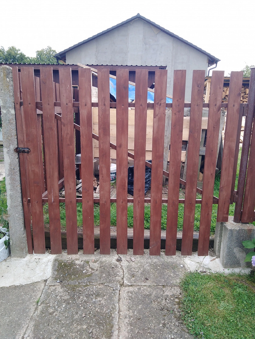 Práce v portfoliu - Vybudování nového dřevěného plotu
