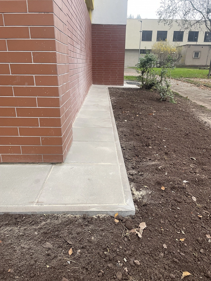 Práce v portfoliu - pokládání dlažebních desek - fotografie 5