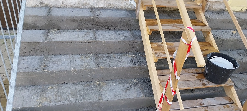 Práce v portfoliu - Oprava schodišť vchodů - fotografie 3