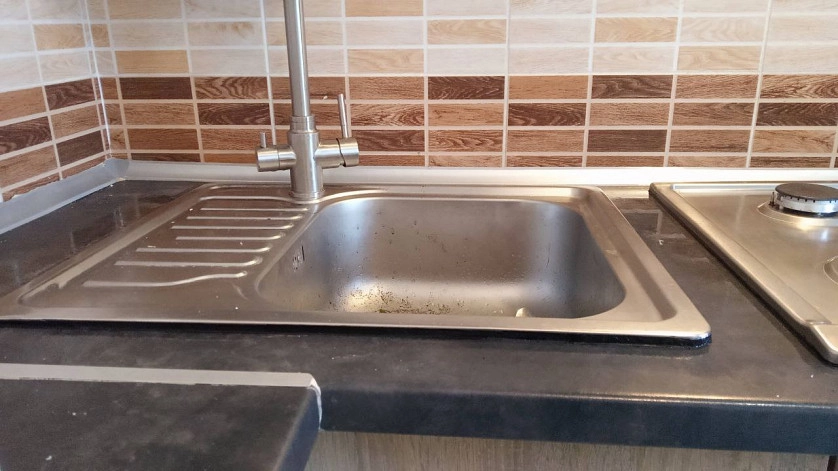 Portfolio work - likvidace plísní, obnova a nátěr stěn, montáž, výměna obkladů