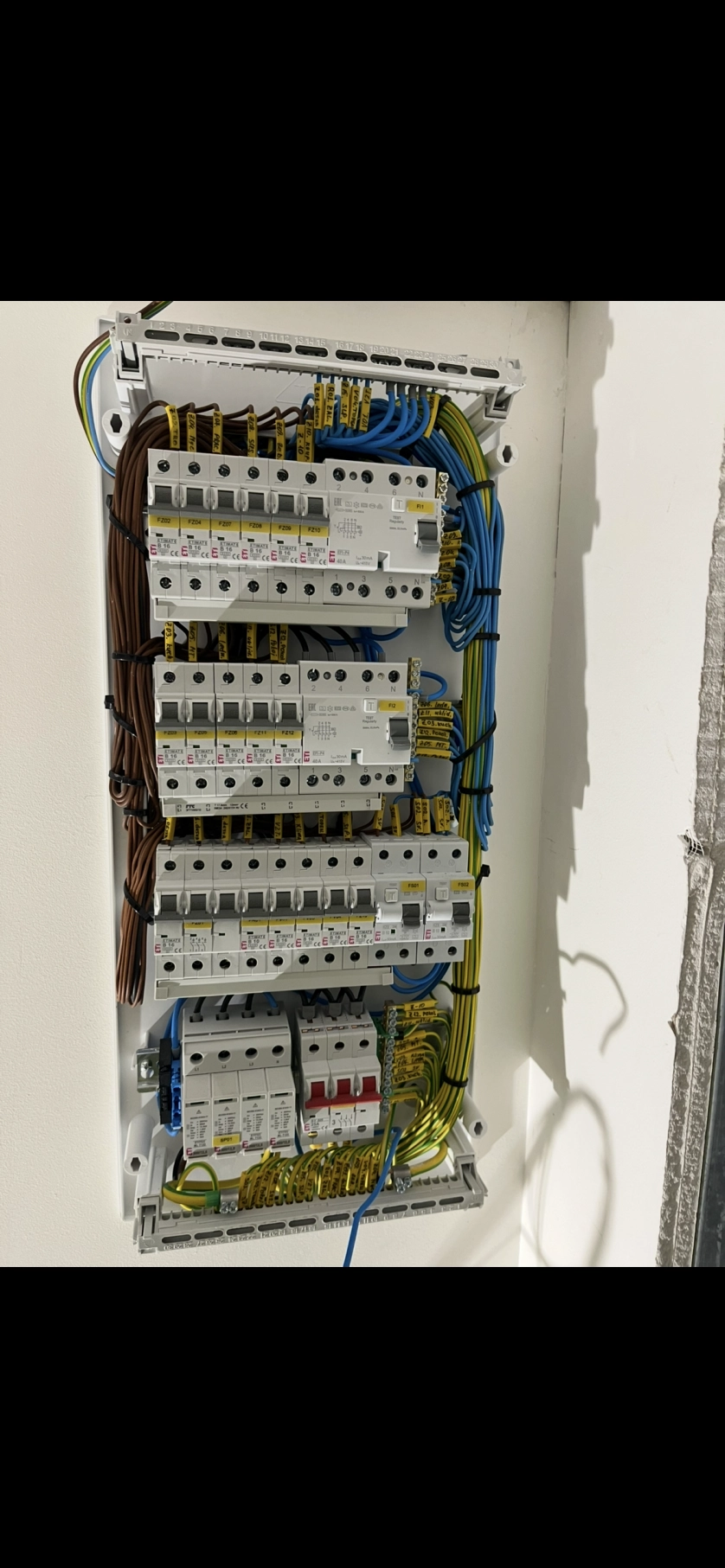 Práce v portfoliu - Zapojování a montáž rozvaděčů - fotografie 3