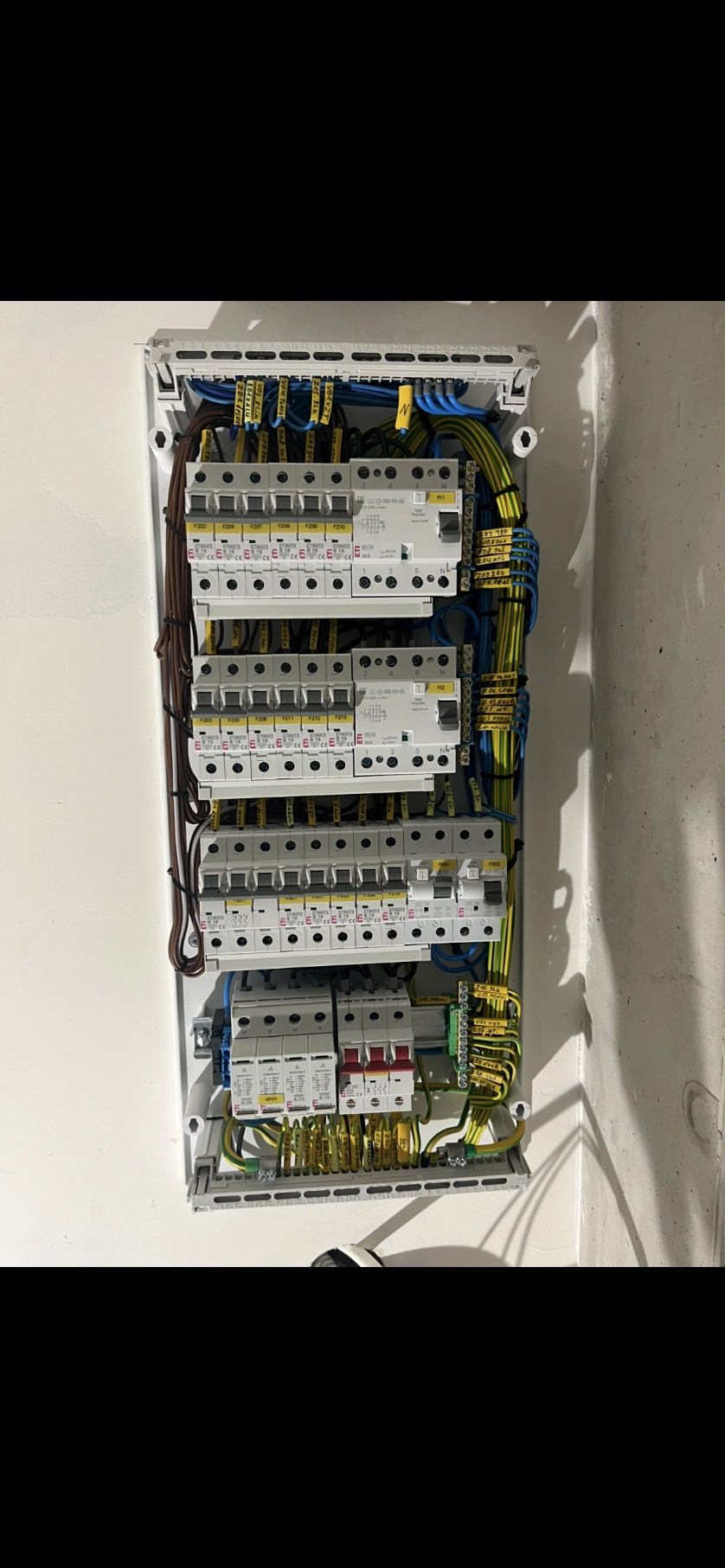 Práce v portfoliu - Zapojování a montáž rozvaděčů - fotografie 4