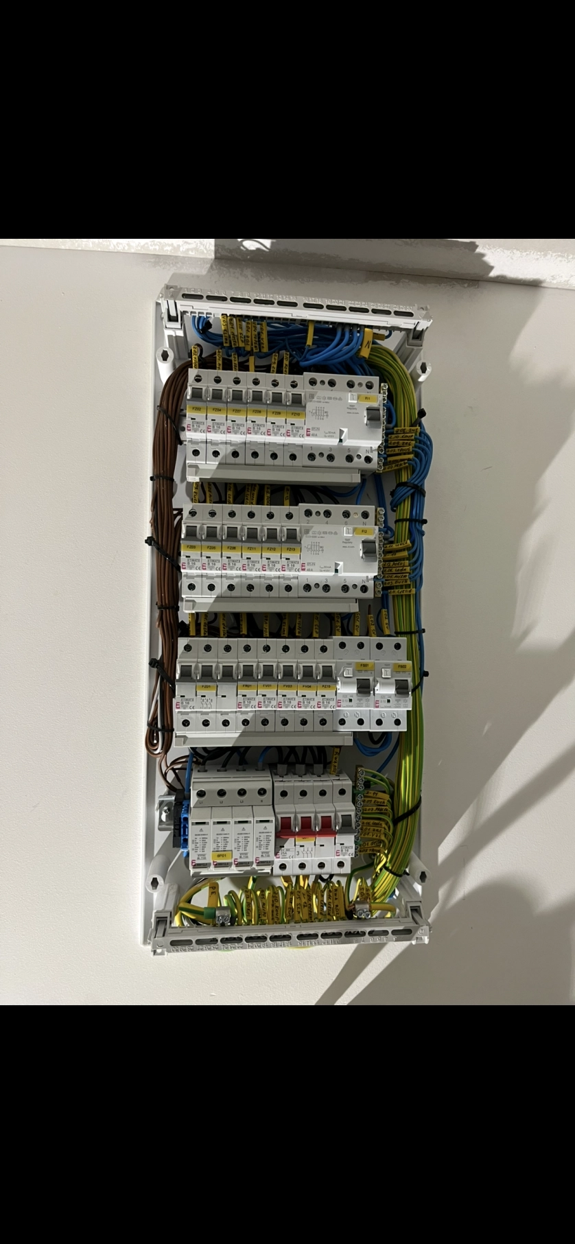 Práce v portfoliu - Zapojování a montáž rozvaděčů - fotografie 2