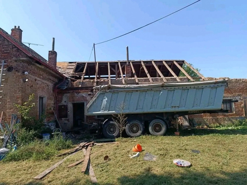 Práce v portfoliu - Ruční demolice střechy - fotografie 2