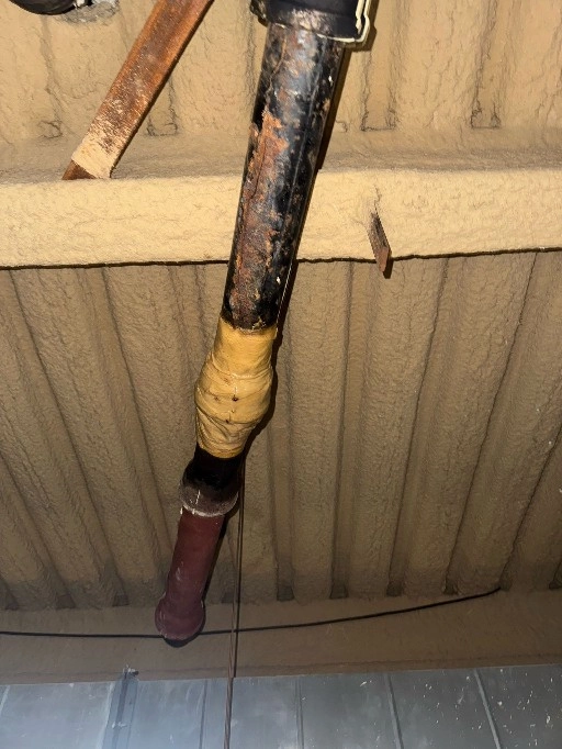 Práce v portfoliu - Výměna popraskaného litinového potrubí.