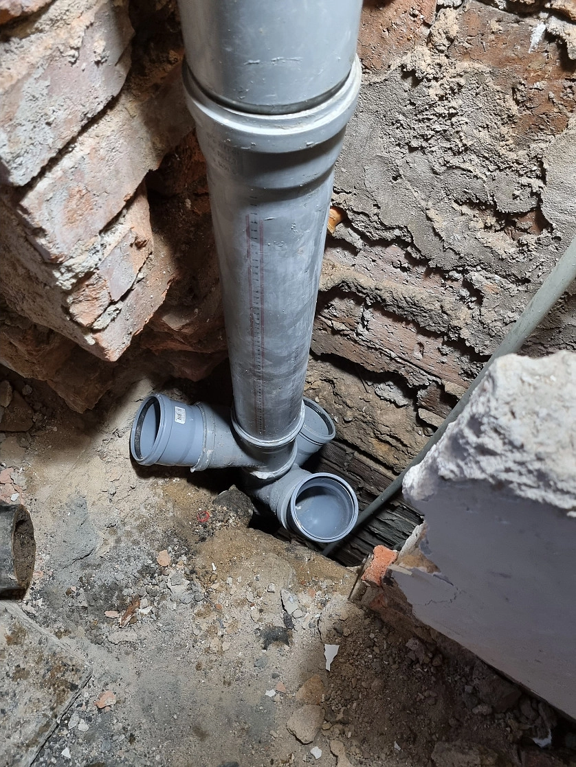 Práce v portfoliu - Nové stoupačky - Bytový dům Praha 8